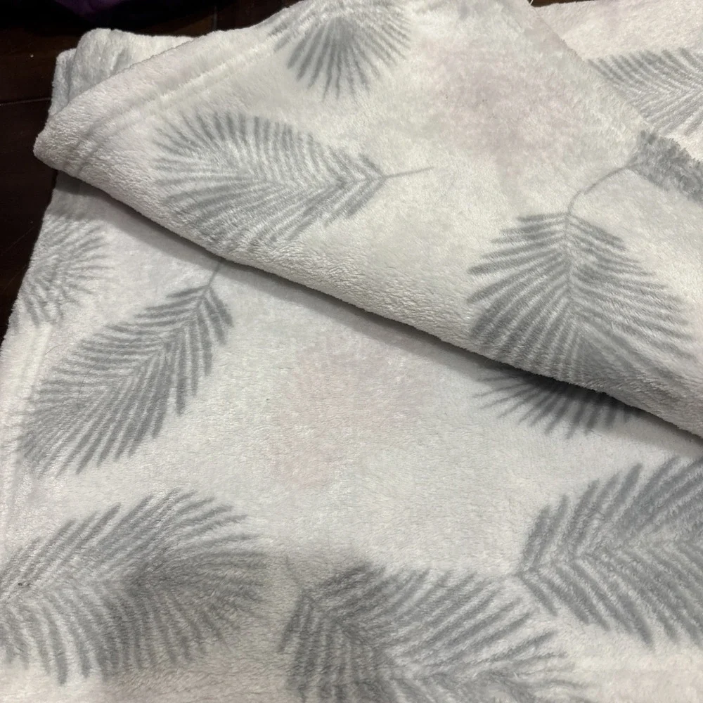 Tahari Gray‎ Pink White Feathers Baby Blanket Plush Soft Lovey Fern Leaf Leaves